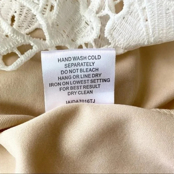 Romeo + Juliet Couture Double V Neck Midi Dress - Picture 13 of 14